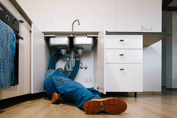 Professional Emergency Plumber technician working in Perryville, KY
